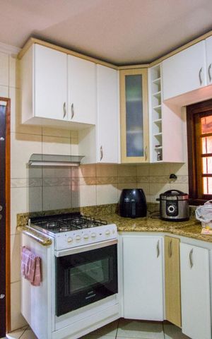Casa à venda com 251m², 3 quartos e 4 vagas Casa à venda com 251m², 3 quartos e 4 vagasCozinha