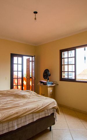 Casa à venda com 251m², 3 quartos e 4 vagas Casa à venda com 251m², 3 quartos e 4 vagasQuarto 1