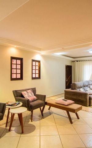 Casa à venda com 251m², 3 quartos e 4 vagas Casa à venda com 251m², 3 quartos e 4 vagasSala