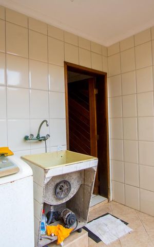 Casa à venda com 251m², 3 quartos e 4 vagas Casa à venda com 251m², 3 quartos e 4 vagasÁrea de serviço