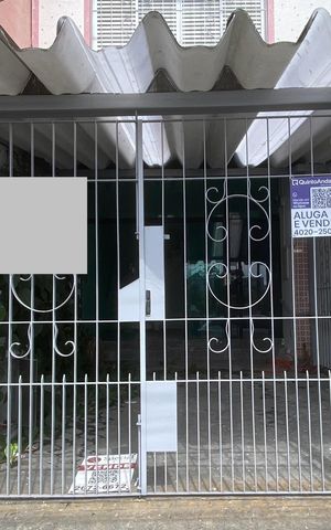 Casa à venda com 230m², 5 quartos e 1 vaga Casa à venda com 230m², 5 quartos e 1 vagaFachada + placa