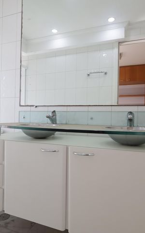 Apartamento à venda com 84m², 2 quartos e 2 vagasBanheiro da Suíte