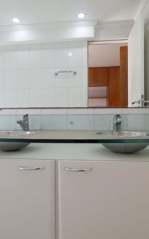 Apartamento à venda com 84m², 2 quartos e 2 vagasBanheiro da Suíte