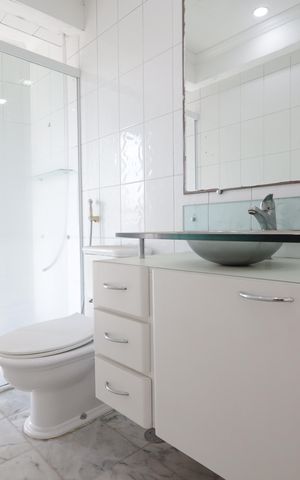 Apartamento à venda com 84m², 2 quartos e 2 vagasBanheiro da Suíte
