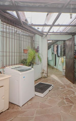Casa à venda com 300m², 3 quartos e 5 vagasPátio