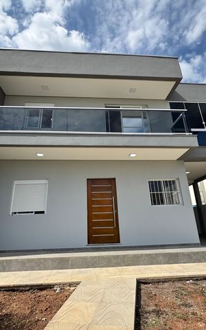 Casa à venda com 230m², 3 quartos e 2 vagas Casa à venda com 230m², 3 quartos e 2 vagasFachada