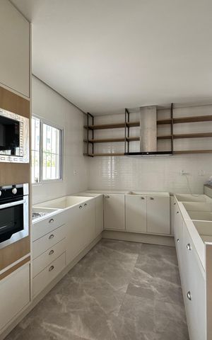 Casa à venda com 230m², 3 quartos e 2 vagas Casa à venda com 230m², 3 quartos e 2 vagasCozinha