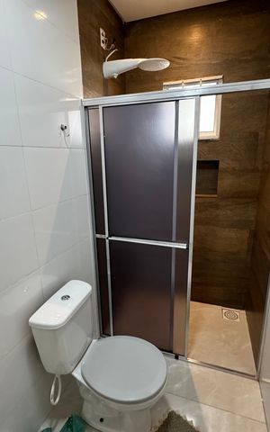 Casa à venda com 230m², 3 quartos e 2 vagas Casa à venda com 230m², 3 quartos e 2 vagasBanheiro 3