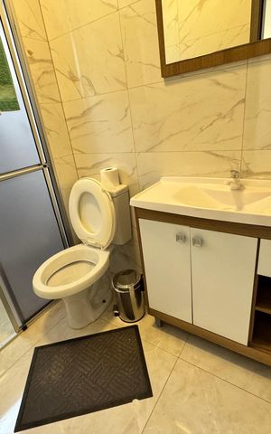 Casa à venda com 230m², 3 quartos e 2 vagas Casa à venda com 230m², 3 quartos e 2 vagasBanheiro/ Suíte 2