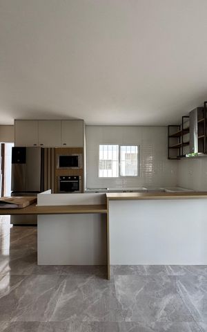 Casa à venda com 230m², 3 quartos e 2 vagas Casa à venda com 230m², 3 quartos e 2 vagasCozinha