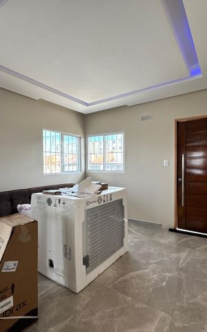 Casa à venda com 230m², 3 quartos e 2 vagas Casa à venda com 230m², 3 quartos e 2 vagasSala