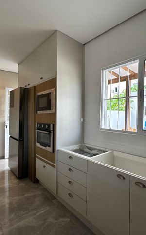 Casa à venda com 230m², 3 quartos e 2 vagas Casa à venda com 230m², 3 quartos e 2 vagasCozinha