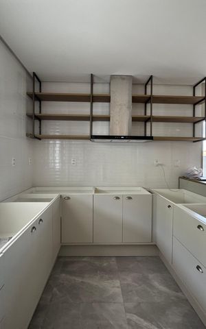 Casa à venda com 230m², 3 quartos e 2 vagas Casa à venda com 230m², 3 quartos e 2 vagasCozinha