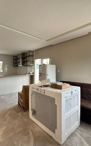 Casa à venda com 230m², 3 quartos e 2 vagas Casa à venda com 230m², 3 quartos e 2 vagasSala
