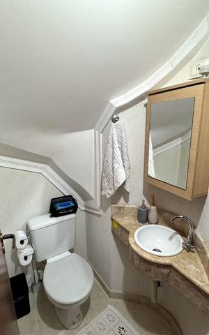 Casa à venda com 160m², 3 quartos e 2 vagas Casa à venda com 160m², 3 quartos e 2 vagasLavabo