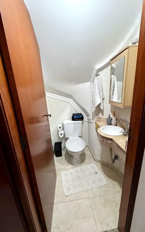 Casa à venda com 160m², 3 quartos e 2 vagas Casa à venda com 160m², 3 quartos e 2 vagasLavabo