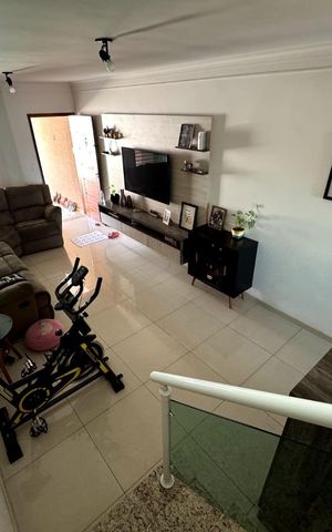Casa à venda com 160m², 3 quartos e 2 vagas Casa à venda com 160m², 3 quartos e 2 vagasSala