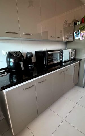 Casa à venda com 160m², 3 quartos e 2 vagas Casa à venda com 160m², 3 quartos e 2 vagasCozinha