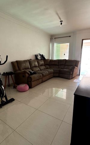 Casa à venda com 160m², 3 quartos e 2 vagas Casa à venda com 160m², 3 quartos e 2 vagasSala