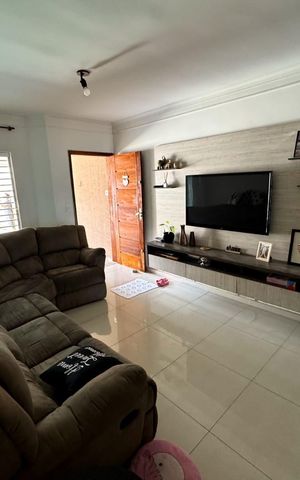 Casa à venda com 160m², 3 quartos e 2 vagas Casa à venda com 160m², 3 quartos e 2 vagasSala
