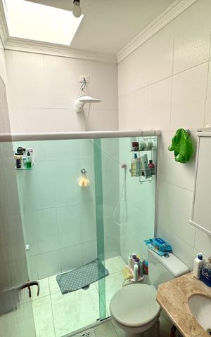 Casa à venda com 160m², 3 quartos e 2 vagas Casa à venda com 160m², 3 quartos e 2 vagasBanheiro Social