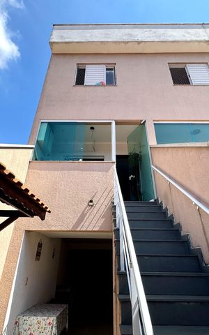 Casa à venda com 160m², 3 quartos e 2 vagas Casa à venda com 160m², 3 quartos e 2 vagasEscada externa