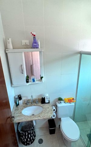 Casa à venda com 160m², 3 quartos e 2 vagas Casa à venda com 160m², 3 quartos e 2 vagasBanheiro da Suíte