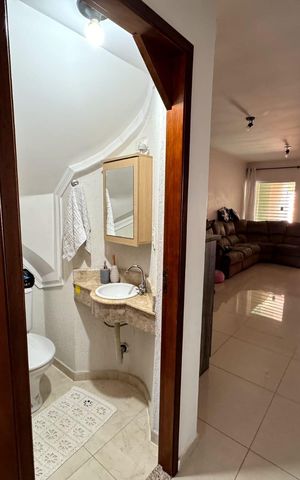 Casa à venda com 160m², 3 quartos e 2 vagas Casa à venda com 160m², 3 quartos e 2 vagasLavabo