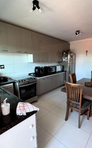 Casa à venda com 160m², 3 quartos e 2 vagas Casa à venda com 160m², 3 quartos e 2 vagasCozinha