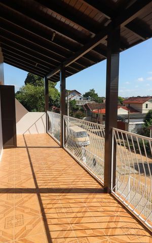 Casa à venda com 402m², 5 quartos e 5 vagas Casa à venda com 402m², 5 quartos e 5 vagasSacada da Sala 2