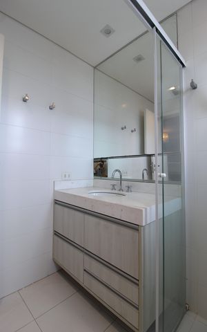 Apartamento à venda com 377m², 3 quartos e 6 vagasBanheiro da Suíte 1