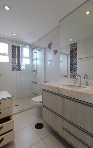 Apartamento à venda com 377m², 3 quartos e 6 vagasBanheiro da Suíte 2