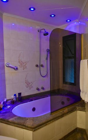 Apartamento à venda com 165m², 3 quartos e 2 vagas Apartamento à venda com 165m², 3 quartos e 2 vagasBanheiro da Suíte
