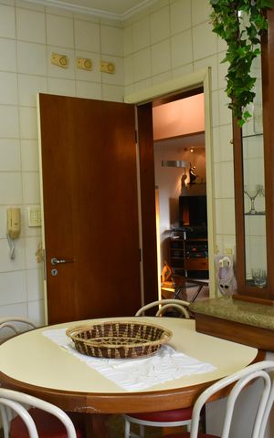 Apartamento à venda com 165m², 3 quartos e 2 vagas Apartamento à venda com 165m², 3 quartos e 2 vagasCozinha