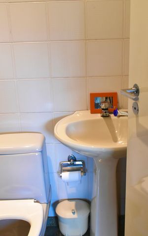 Apartamento à venda com 165m², 3 quartos e 2 vagas Apartamento à venda com 165m², 3 quartos e 2 vagasBanheiro de Serviço