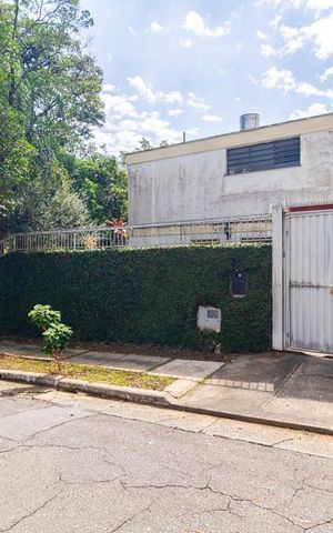 Casa à venda com 460m², 4 quartos e 4 vagas Casa à venda com 460m², 4 quartos e 4 vagasFachada