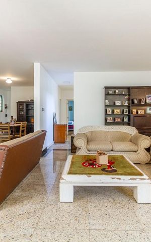 Casa à venda com 460m², 4 quartos e 4 vagas Casa à venda com 460m², 4 quartos e 4 vagasSala