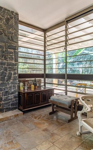 Casa à venda com 460m², 4 quartos e 4 vagas Casa à venda com 460m², 4 quartos e 4 vagasSala
