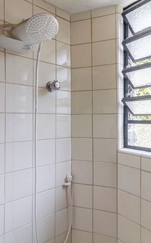 Casa à venda com 460m², 4 quartos e 4 vagas Casa à venda com 460m², 4 quartos e 4 vagasBanheiro Social