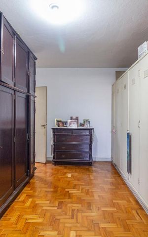 Casa à venda com 460m², 4 quartos e 4 vagas Casa à venda com 460m², 4 quartos e 4 vagasSuíte