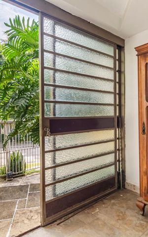 Casa à venda com 460m², 4 quartos e 4 vagas Casa à venda com 460m², 4 quartos e 4 vagasHall de entrada
