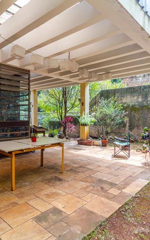 Casa à venda com 460m², 4 quartos e 4 vagas Casa à venda com 460m², 4 quartos e 4 vagasQuintal