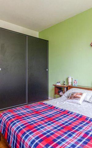 Casa à venda com 460m², 4 quartos e 4 vagas Casa à venda com 460m², 4 quartos e 4 vagasQuarto 3