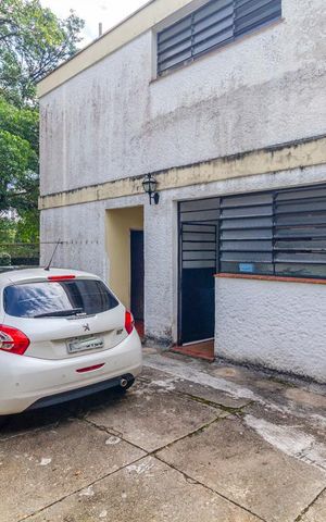 Casa à venda com 460m², 4 quartos e 4 vagas Casa à venda com 460m², 4 quartos e 4 vagasGaragem