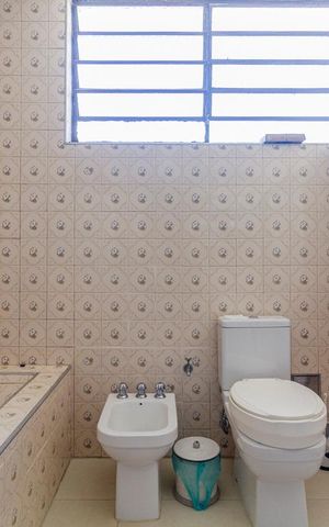 Casa à venda com 460m², 4 quartos e 4 vagas Casa à venda com 460m², 4 quartos e 4 vagasBanheiro da Suíte