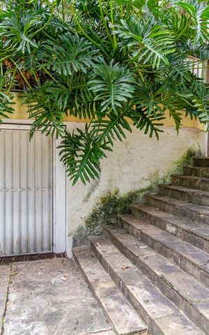 Casa à venda com 460m², 4 quartos e 4 vagas Casa à venda com 460m², 4 quartos e 4 vagasQuintal