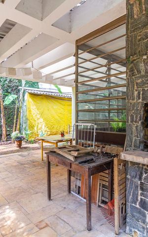 Casa à venda com 460m², 4 quartos e 4 vagas Casa à venda com 460m², 4 quartos e 4 vagasQuintal