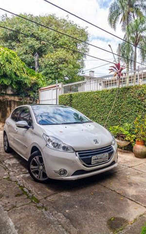 Casa à venda com 460m², 4 quartos e 4 vagas Casa à venda com 460m², 4 quartos e 4 vagasGaragem