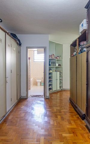 Casa à venda com 460m², 4 quartos e 4 vagas Casa à venda com 460m², 4 quartos e 4 vagasSuíte