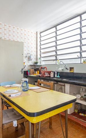 Casa à venda com 460m², 4 quartos e 4 vagas Casa à venda com 460m², 4 quartos e 4 vagasCozinha